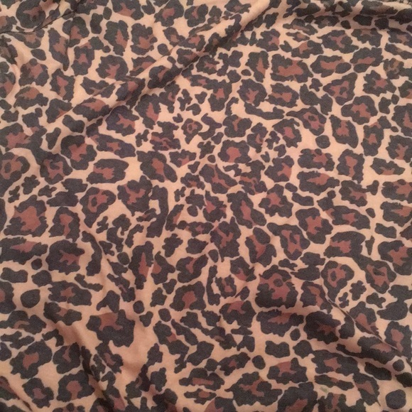 Crazy Train Top! Off-the-shoulder 💅🏼💕 - Picture 3 of 3